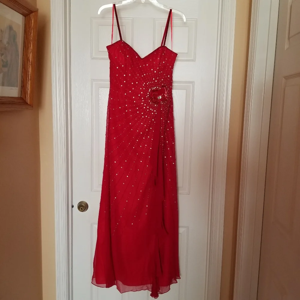 Elegant Red Silk Evening Dress with Sequins and Beads, Size 8 - Picture 8 of 11